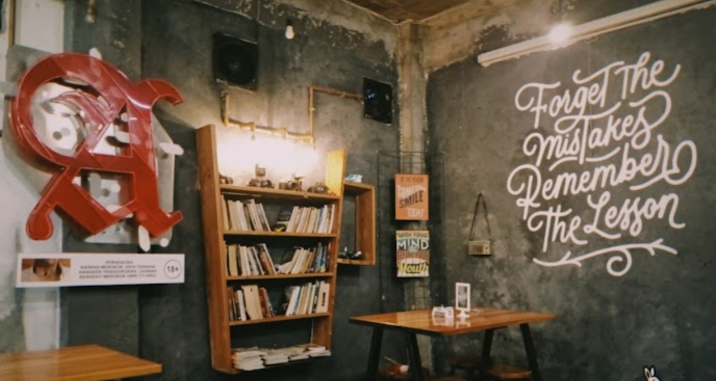 Sinia Coffee, Book Cafe di Lampung, Sensasi Baca Buku Sambil Nongkrong Dengan Pilihan Tempat Duduk