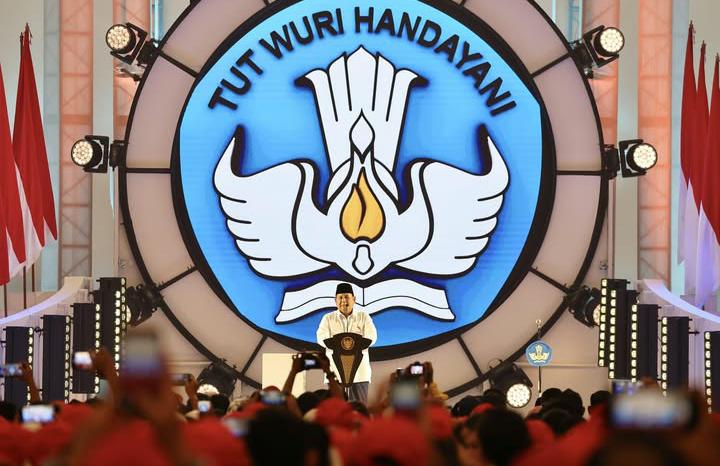 Mulai 2025 Presiden Prabowo Bakal Berikan Bantuan Uang Tunai Bagi Guru Honorer yang Belum Sertifikasi