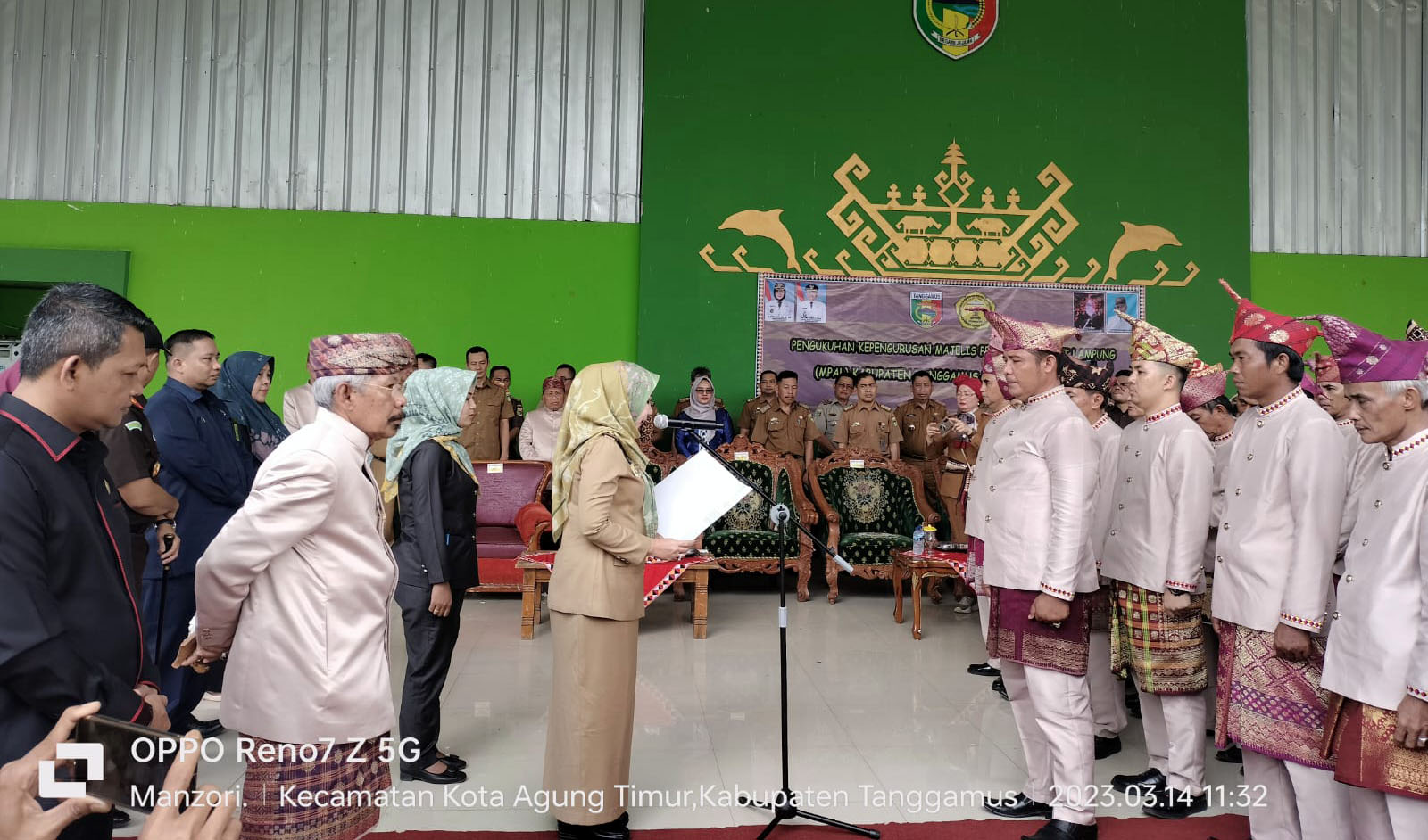 Bupati Dewi Handajani Mengukuhkan Kepengurusan MPAL Tanggamus 2022-2026