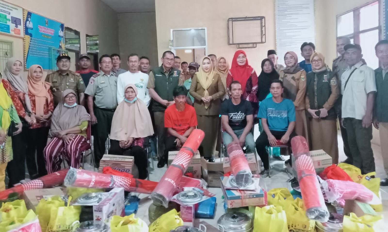 Bupati Tanggamus Lampung Serahkan Bantuan untuk Korban Banjir Semaka 