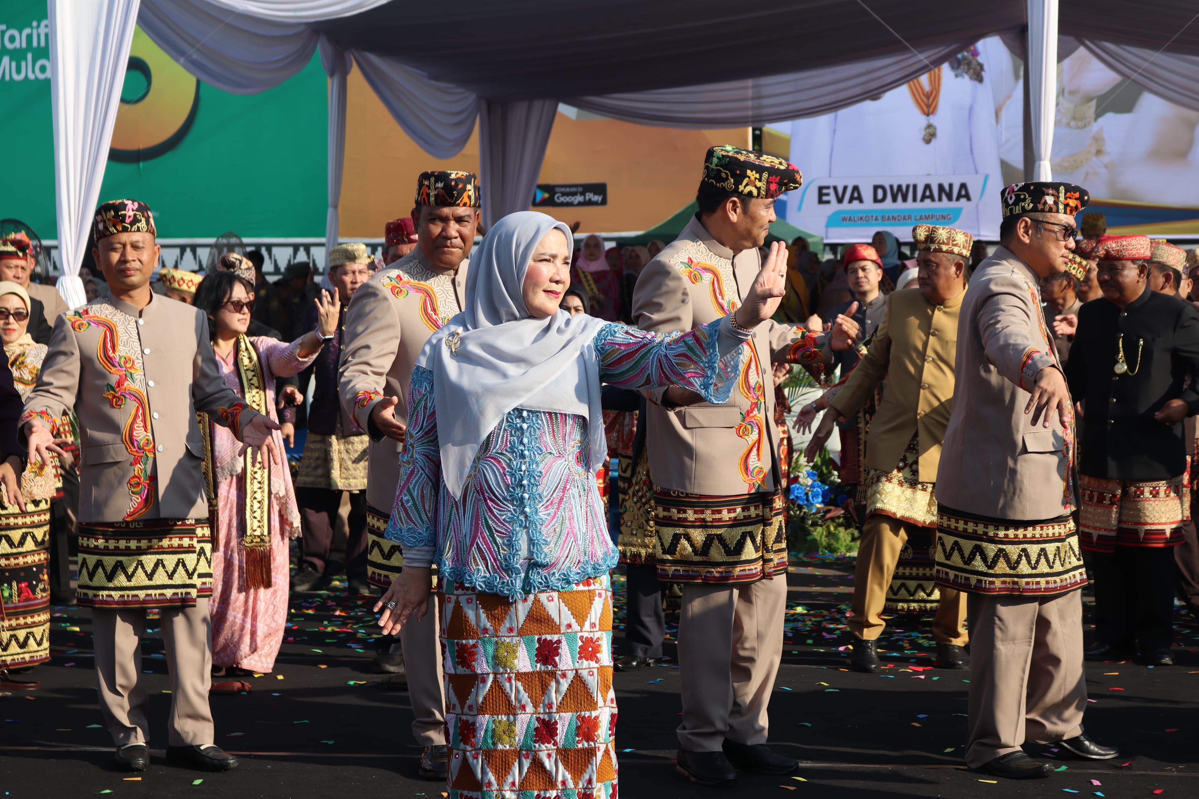 Karnaval Budaya Tari Ngigel Meriahkan Begawi Bandar Lampung 2025, Upaya Jaga Warisan Budaya ke Generasi Muda