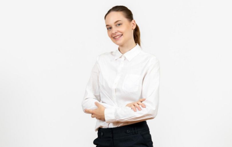 Tampil Profesional dan Chic dengan Kemeja Kerja Wanita dari Brand Lokal