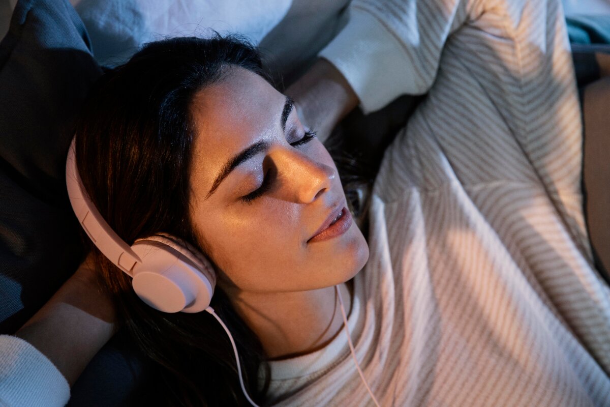Apakah Aman Tidur dengan Penutup Telinga? Wajib Baca Sampai Selesai Agar Lebih Tahu Fakta-faktanya