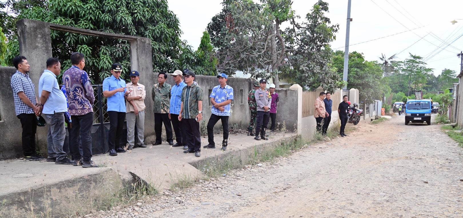 Tinjau Jalan Rusak, Bupati Egi Komitmen Perbaiki Infrastruktur Sabah Balau
