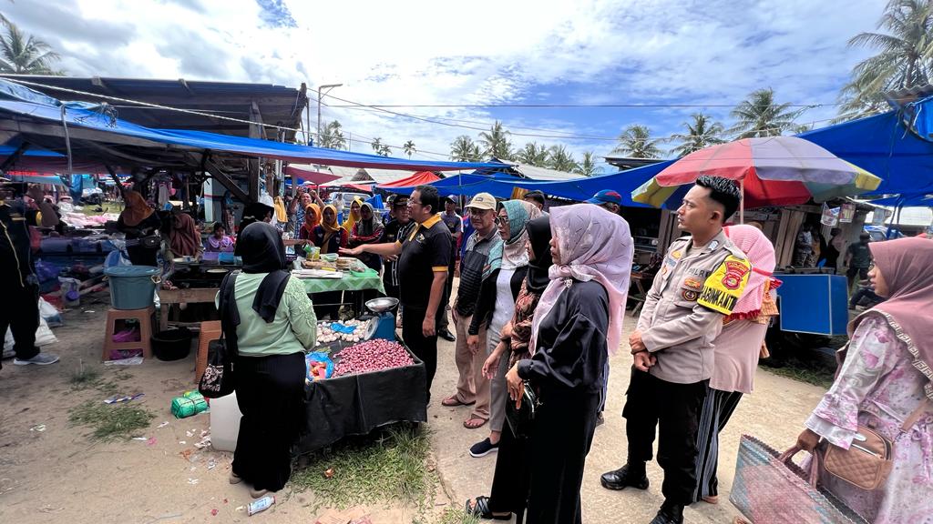 Biar Lebih Tertib, Ramai-Ramai Pejabat Pesisir Barat Tinjau Pasar Minggu 