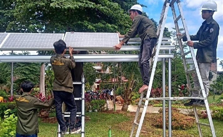 Bangun PLTS, UTI Dukung Indonesia Menuju Energi Terbarukan