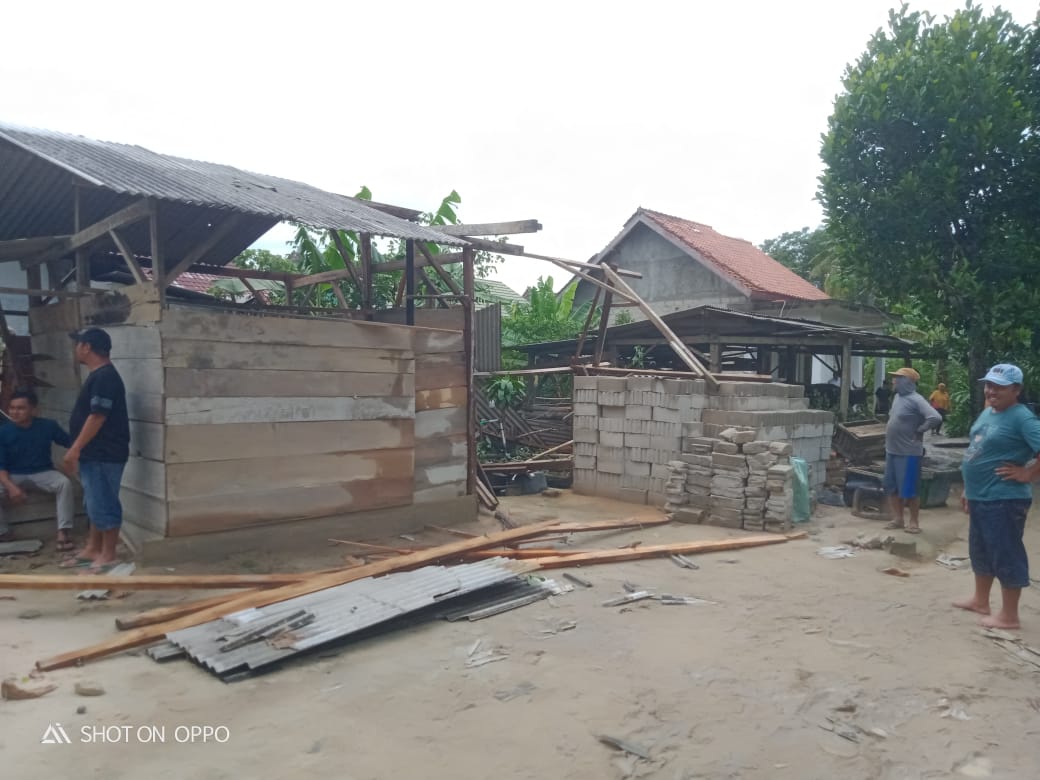 Angin Puting Beliung Terjang Dua Desa di Way Serdang, Belasan Rumah Rusak