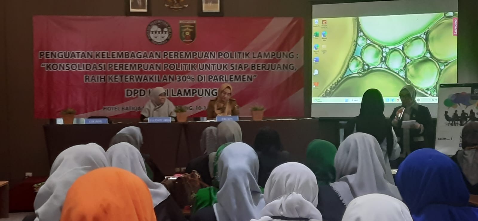 Bacaleg Perempuan Diminta Tanggalkan Warna Partai 