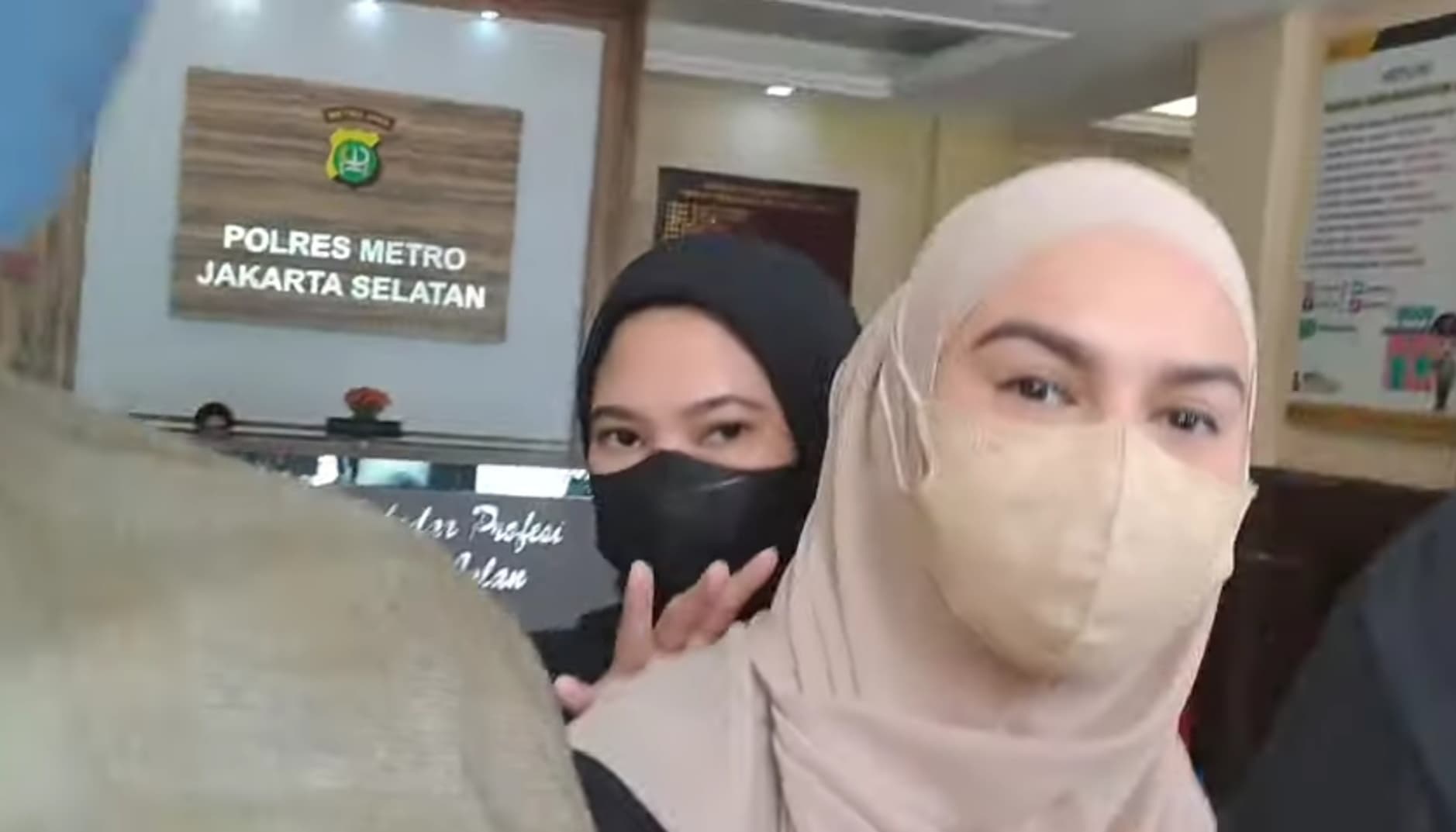 Akhirnya Jenguk Ammar Zoni, Irish Bella Mohon Izin Lanjutkan Mengurus Anak Seorang Diri, Ada Apakah?