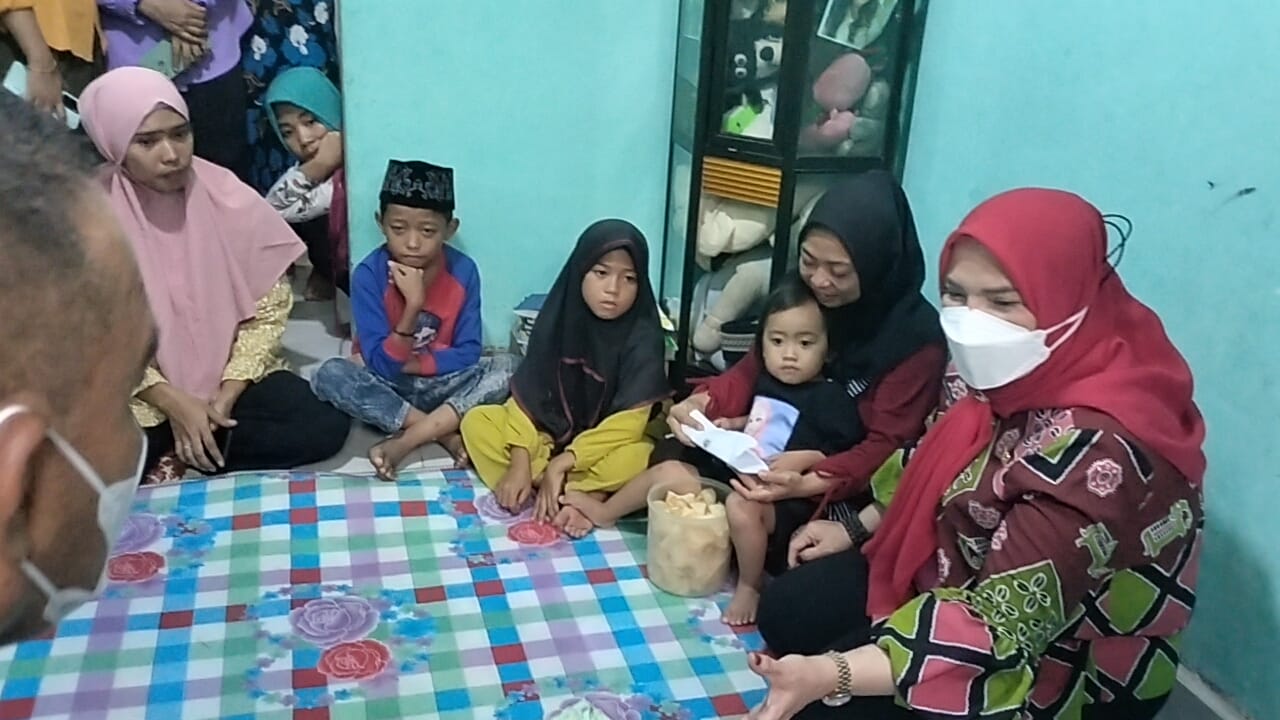 Wali Kota Bandar Lampung Beri Santunan dan Berangkatkan Umrah Istri Korban Insiden Lift Az Zahra 
