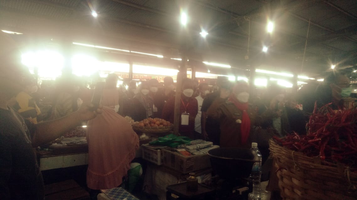 Jelang Kedatangan Presiden Joko Widodo, Pedagang Pasar Pasir Gintung Curhat ke Bunda Eva