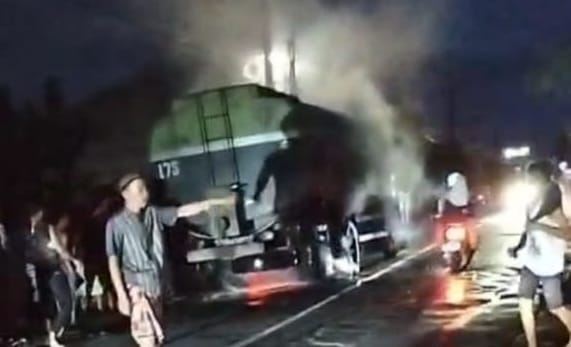 Bagian Belakang Truk Tangki Bermuatan CPO Terbakar, Polsek Wonosobo Lakukan Identifikasi