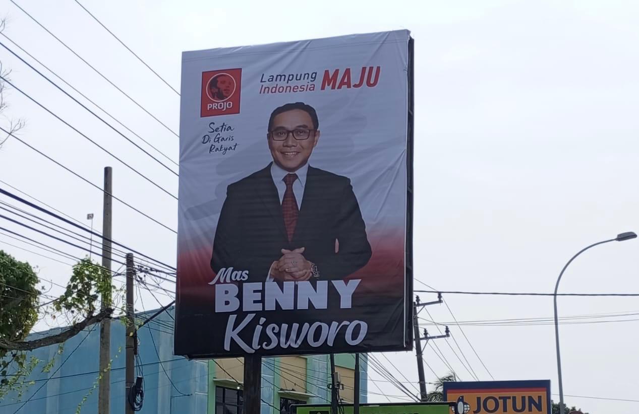 Muncul Baliho Projo Bergambar Wajah Benny Kisworo Saat Kunker Jokowi ke Lampung, Respon Surat Tugas Kaesang?
