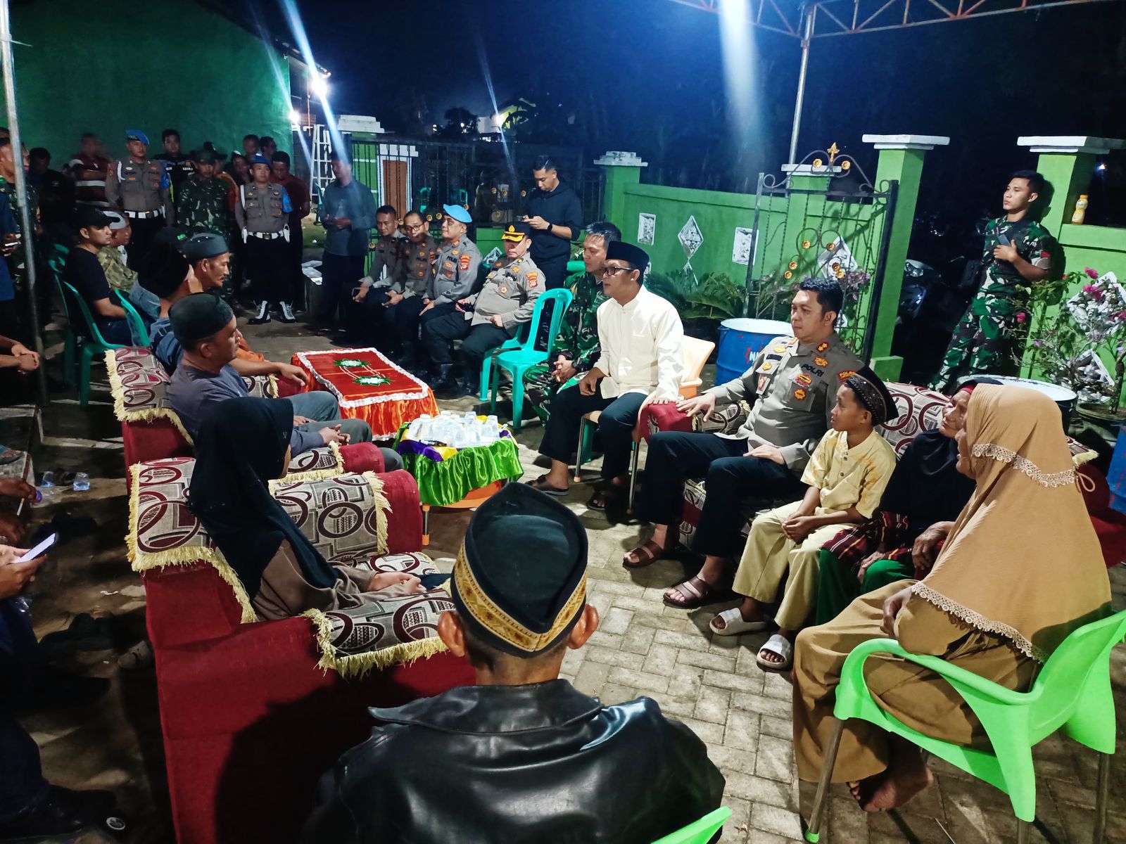 Redam Kericuhan, Pasca Insiden Pembunuhan di Gunung Agung, Kapolres, Bupati, dan Dandim Kunjungi Rumah Duka