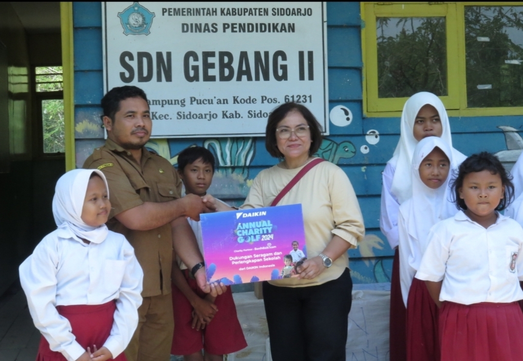 Melalui Program School Of Happiness, DAIKIN Beri Dukungan Perlengkapan Sekolah 