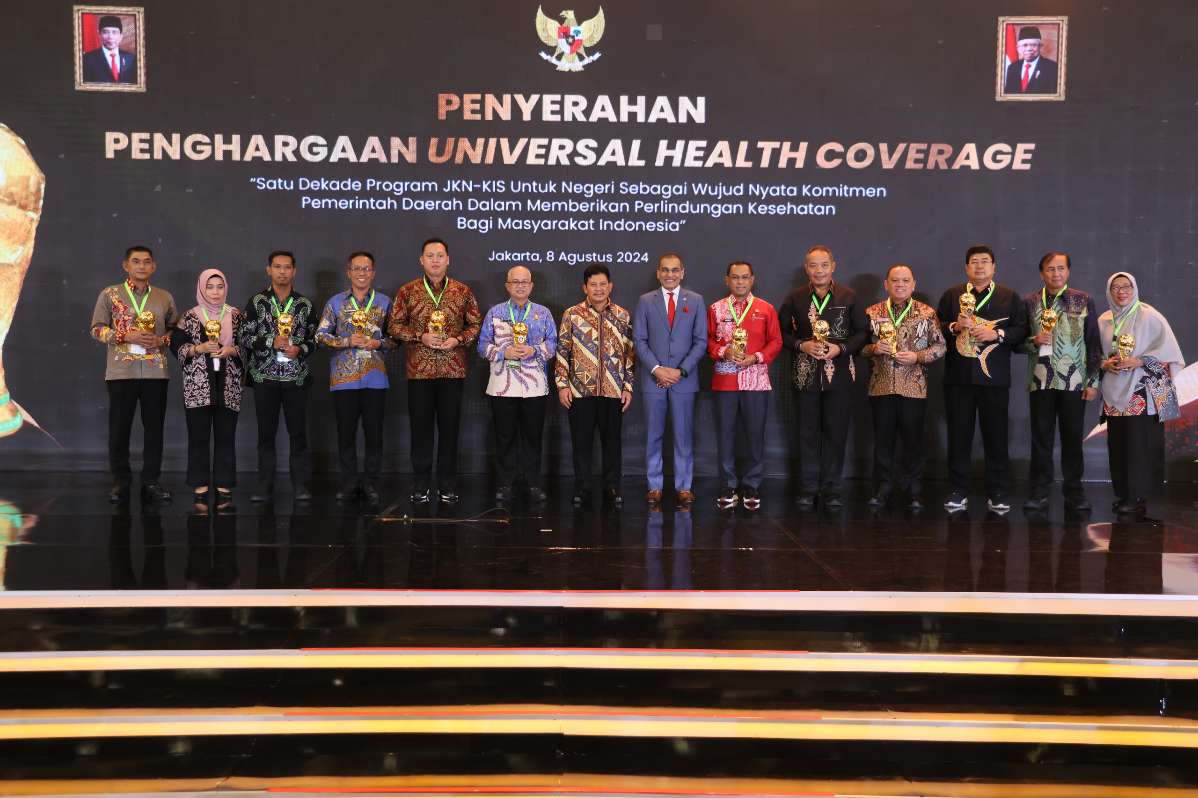 Lampung Barat Kembali Terima Penghargaan UHC Award Atas Cakupan JKN