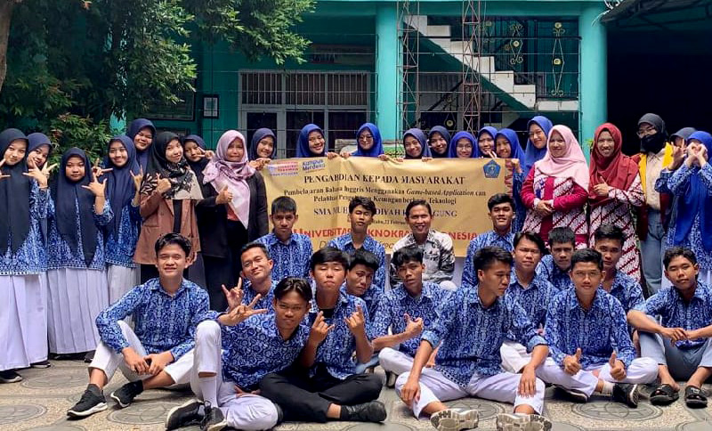 Tim PKM Universitas Teknokrat Indonesia Beri Metode Pembelajaran lewat Aplikasi 