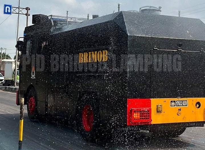 Siram Abu Vulkanik Gunung Anak Krakatau, Brimob Turunkan Rantis