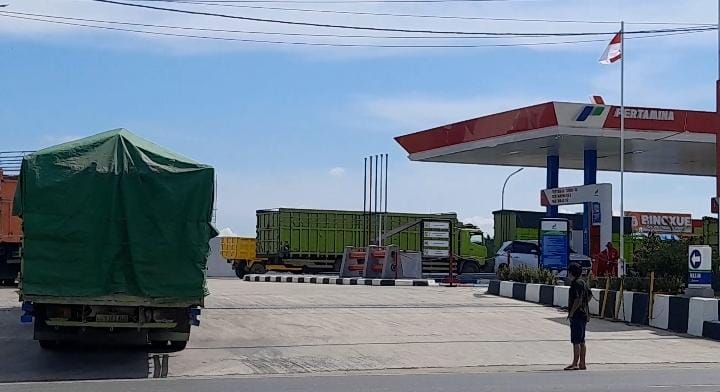 Antrean Panjang di SPBU, Polda Lampung Awasi Ketat Penyaluran BBM