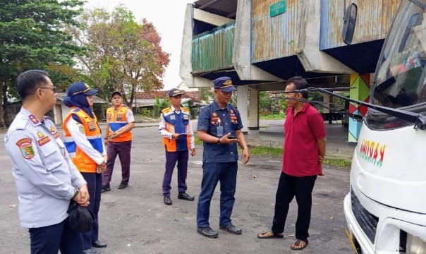 Bus Angkutan Jalani Ramp Check, Lima Kendaraan Dinyatakan Laik Jalan
