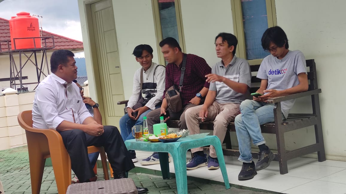 Kenakan Kemeja Warna Putih, Bupati Lampung Tengah Musa Ahmad Penuhi Panggilan KPK