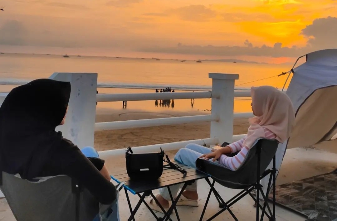 Bayar Tiket Masuk Rp5 Ribu Saja, Dapatkan Keindahan Fenomena Alam Matahari Pantai Kedu Warna Lampung Selatan