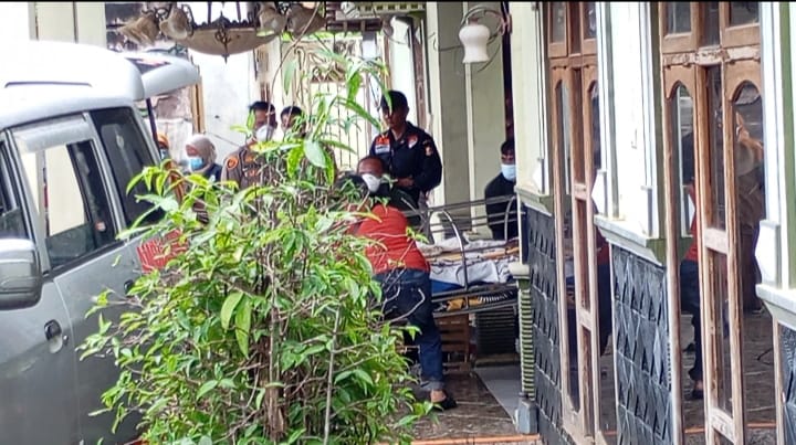 Mayat Perempuan Tanpa Busana Ditemukan Membusuk di Rumah, Warga Karang Anyar Seketika Heboh