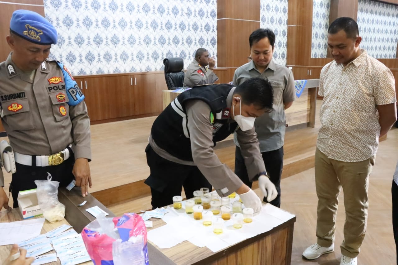 Nah Lho, Seluruh Personel Satres Narkoba Polres Tulang Bawang Dicek Urine, Hasilnya...