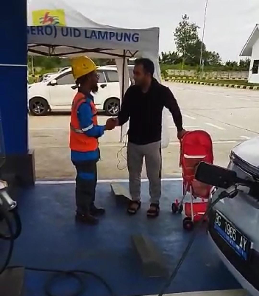 Dahsyat! Sepekan Beroperasi, Tercatat 29 Transaksi di SPKLU Tol Lampung