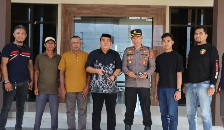Tak Mau Berurusan dengan Hukum, Dua Warga Pringsewu Serahkan Senpi Rakitan