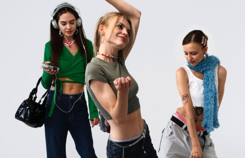 Gaya Vintage Comeback! Ini 5 Baju Wanita Y2K yang Sedang Digandrungi