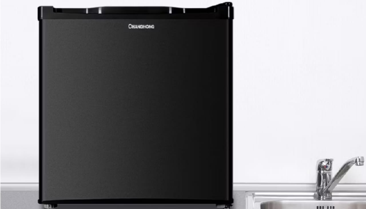 Lemari Es Mini 1 Pintu Dengan Iced Box Terpisah, Cek Harga Terbaru Changhong CBC 50 di Bulan September 2025