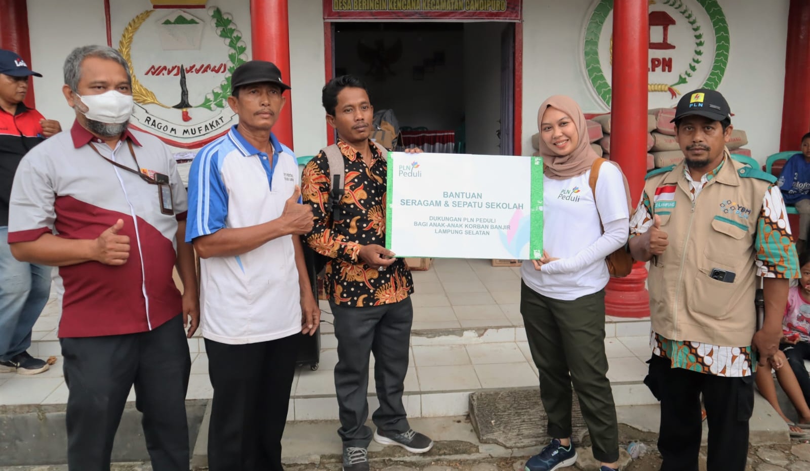PLN Donasikan Perlengkapan Sekolah untuk Anak Korban Banjir di Lampung Selatan