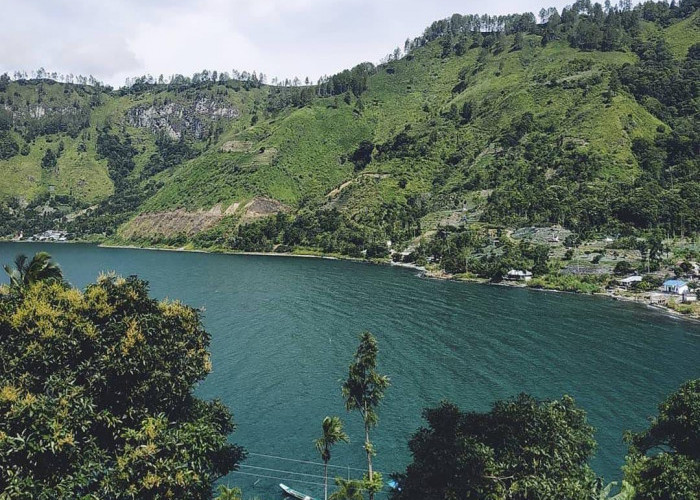 Indonesia's Ten Most Beautiful and Largest Lakes