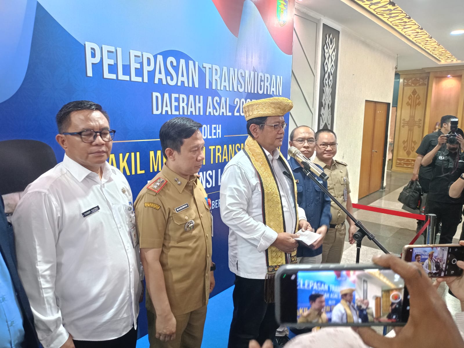 Lampung Cetak Sejarah Baru, Wamen Viva Yoga Lepas Transmigran ke Sulawesi