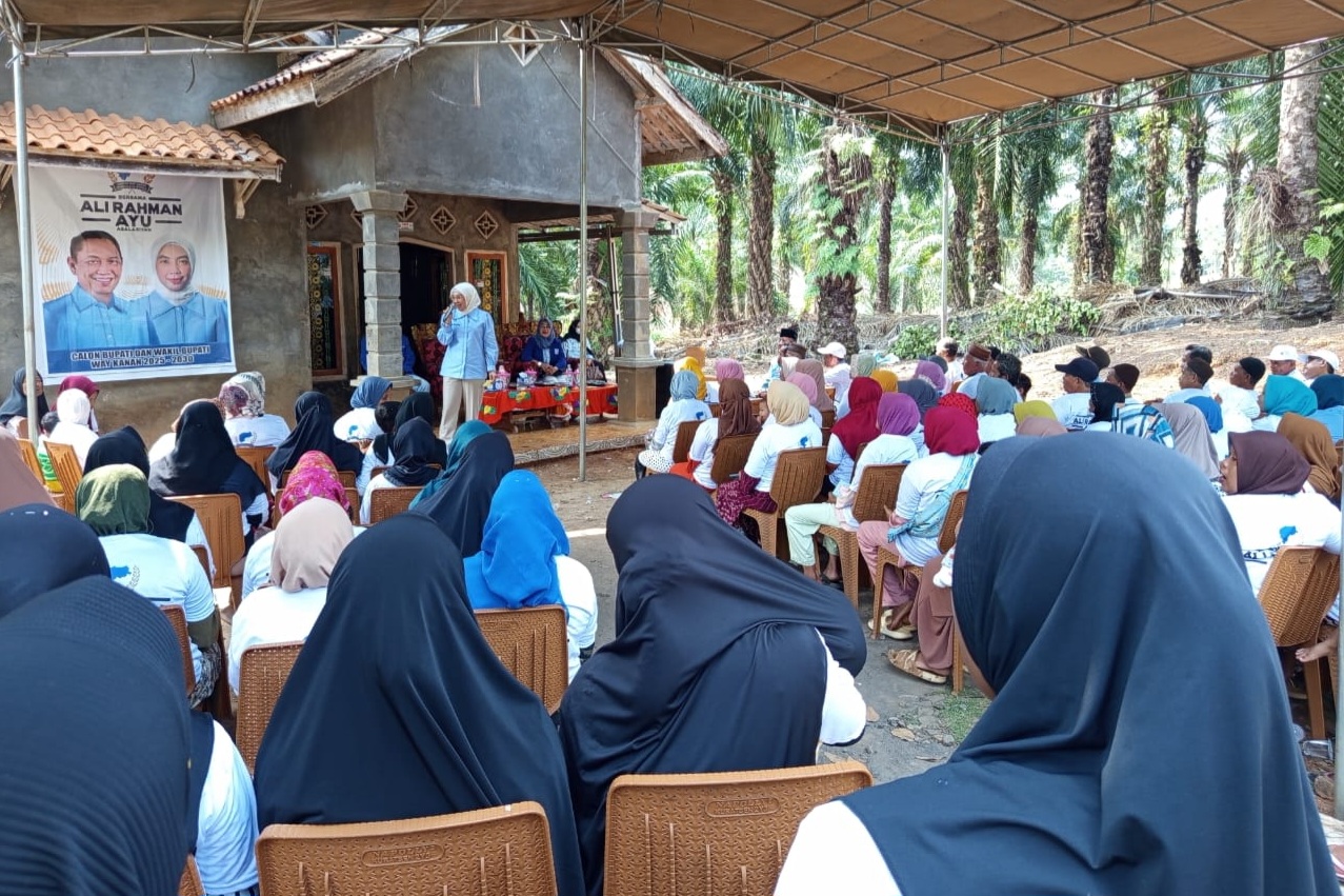 Masyarakat Kampung Gunung Pakuan dan Bengkulu Jaya Bejubel Sambut Cawabup Ayu Asalasiyah