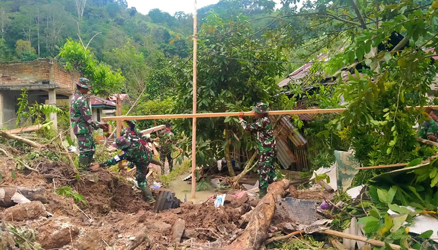 Tolong Pak! Korban Longsor di Suoh Butuh Bantuan  