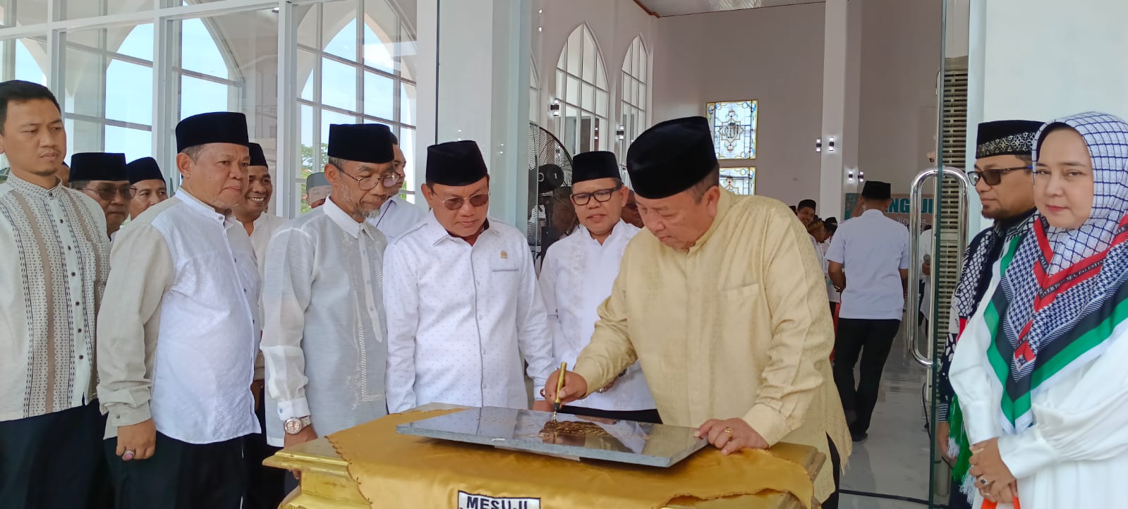 Gubernur Lampung Resmikan Masjid Al-Karim di Mesuji Sekaligus Membuka Pengajian Akbar Bersama Ustadz Wijayanto