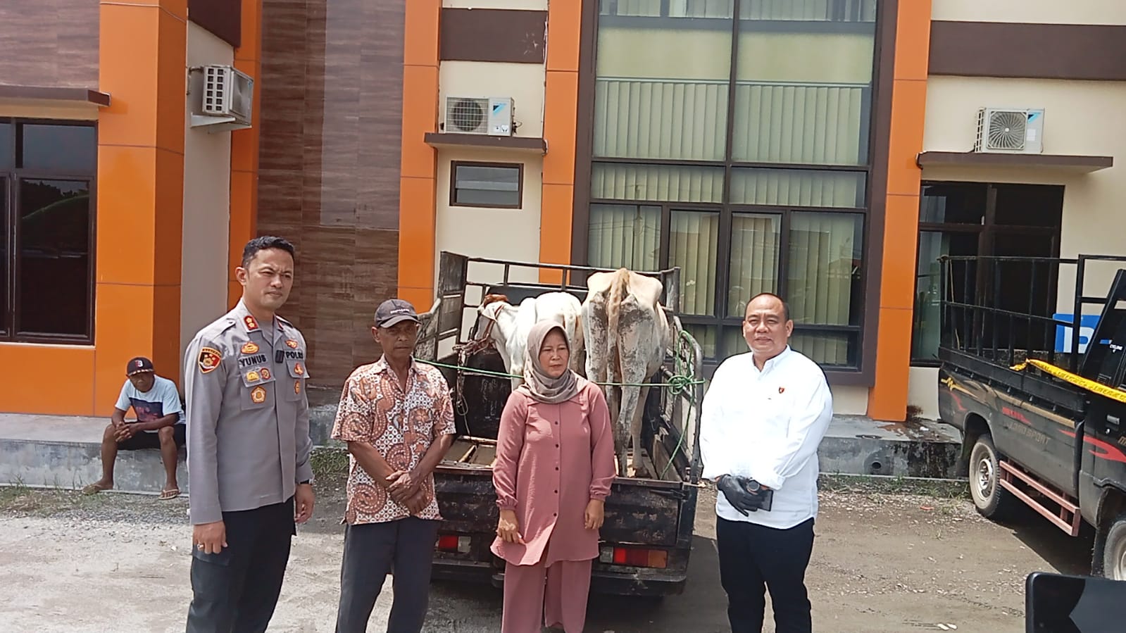 Sapi Miliknya Kembali, Warga Pringsewu Ini Beri Apresiasi Kepada Kapolres Pringsewu 