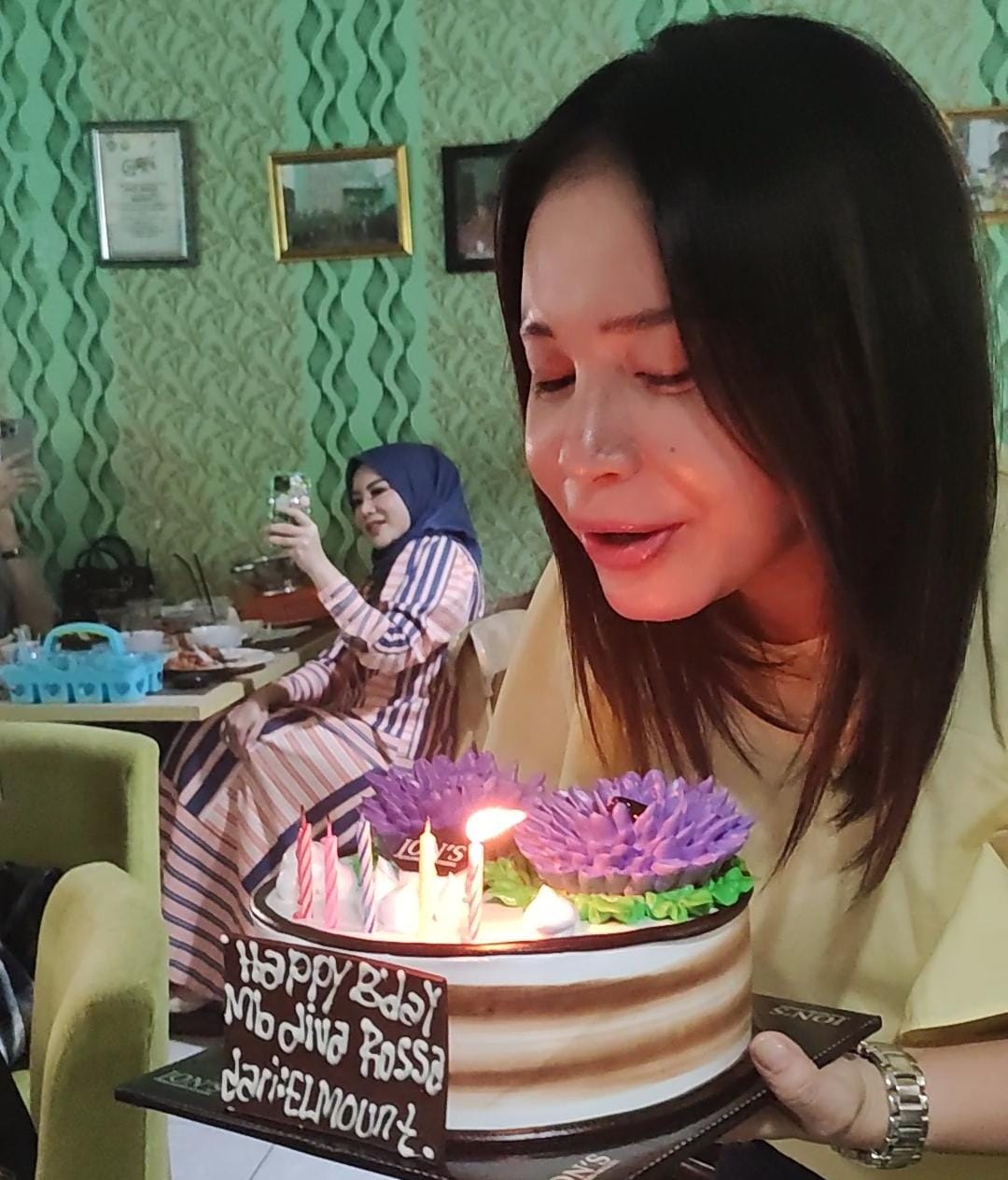 Dapat Surprise Ulang Tahun di Lampung, Penyanyi Rossa Berharap Ini...
