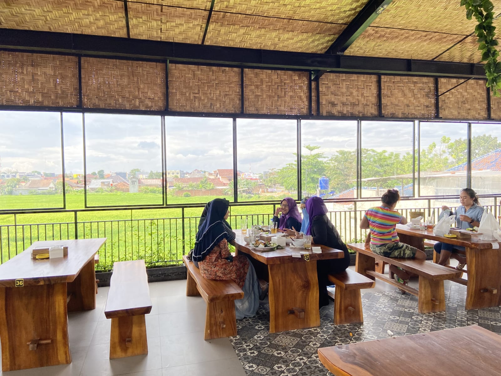 Restoran Alam Kuring Hadir di Lampung Dengan Nuansa Perdesaan
