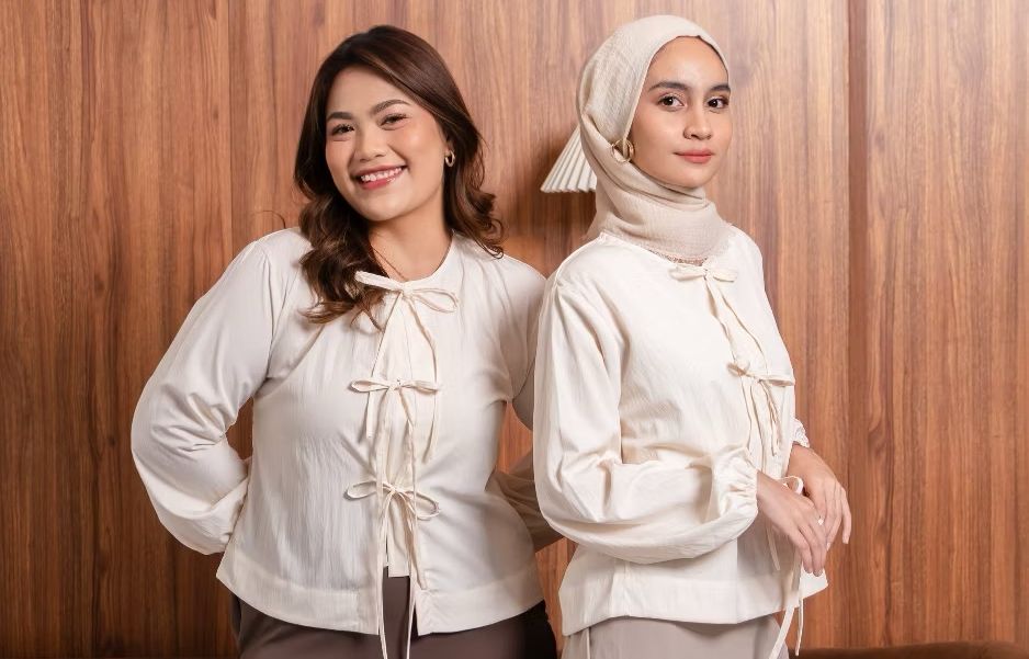 5 Atasan Wanita Lengan Panjang Terbaru yang Kece Buat Hangout!