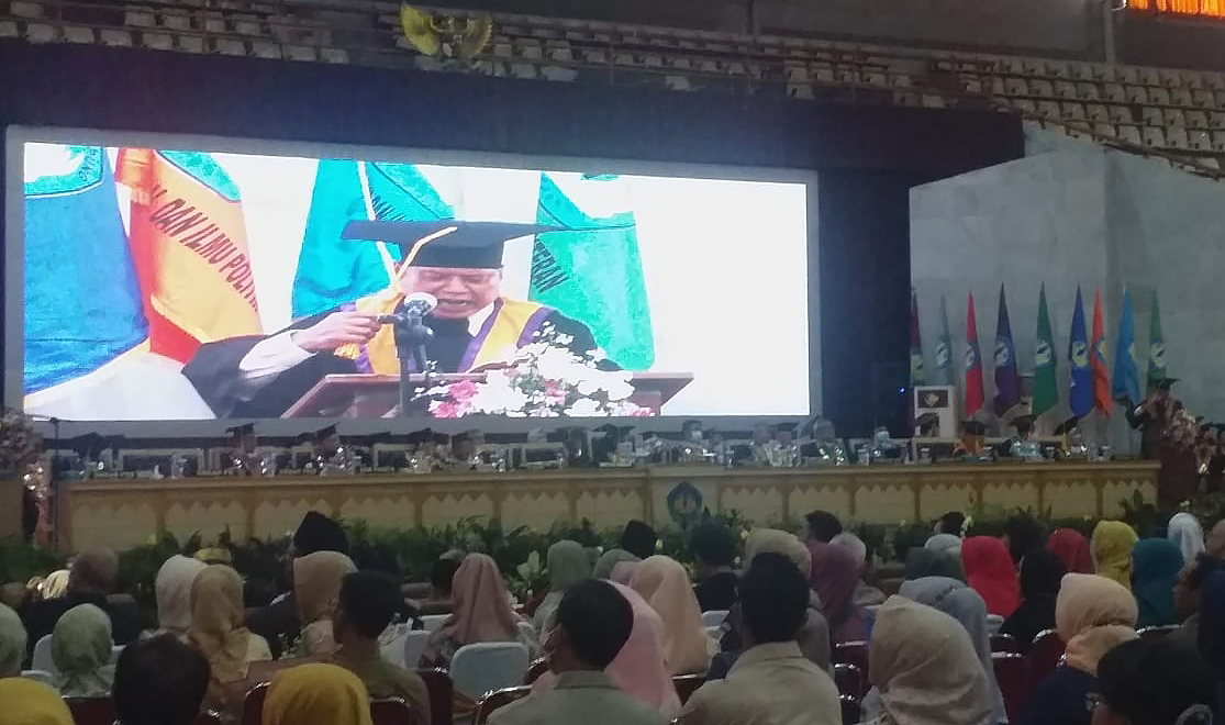 Pengukuhan Guru Besar Universitas Lampung, Prof. Muhammad Fuad Ajak Lawan Korupsi lewat Sastra 