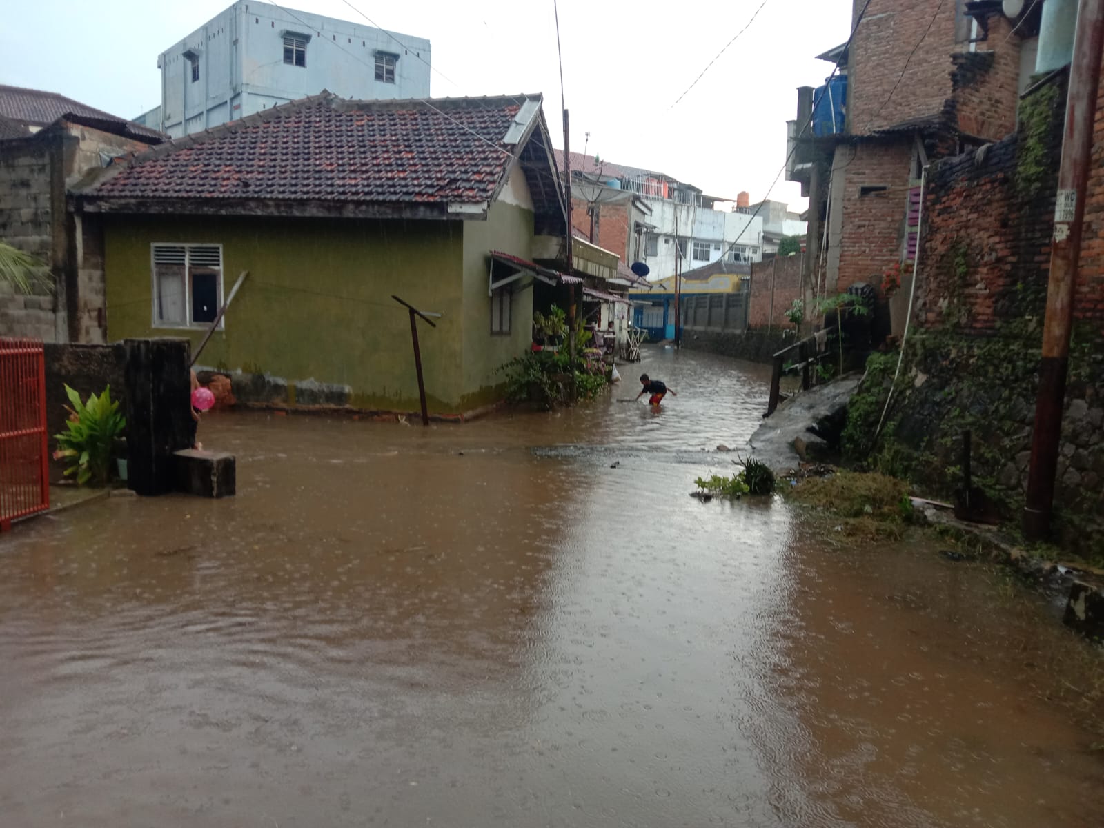 Dua Jam Dilanda Hujan, Lingkungan Kelurahan Tanjung Aman Lampura Terendah Banjir