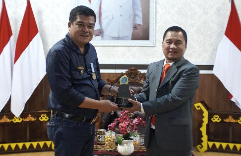 Bupati Lampung Tengah Musa Ahmad Dapat Penghargaan Dari Universitas Bandar Lampung 