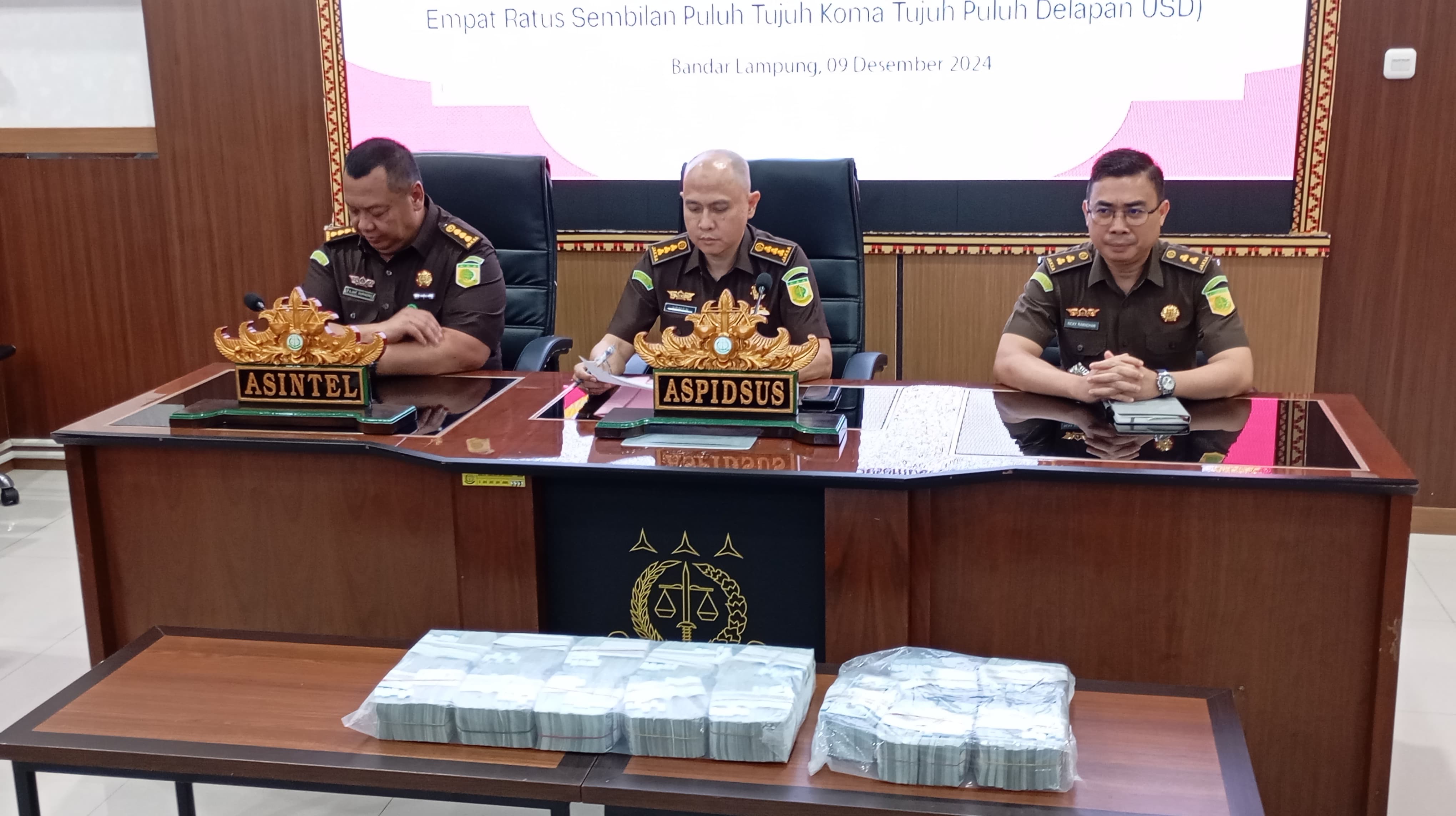 Kian Bertambah! Kejati Sita Uang Rp 23 Miliar Dalam Bentuk Dolar Terkait Dugaan Korupsi di PT LEB