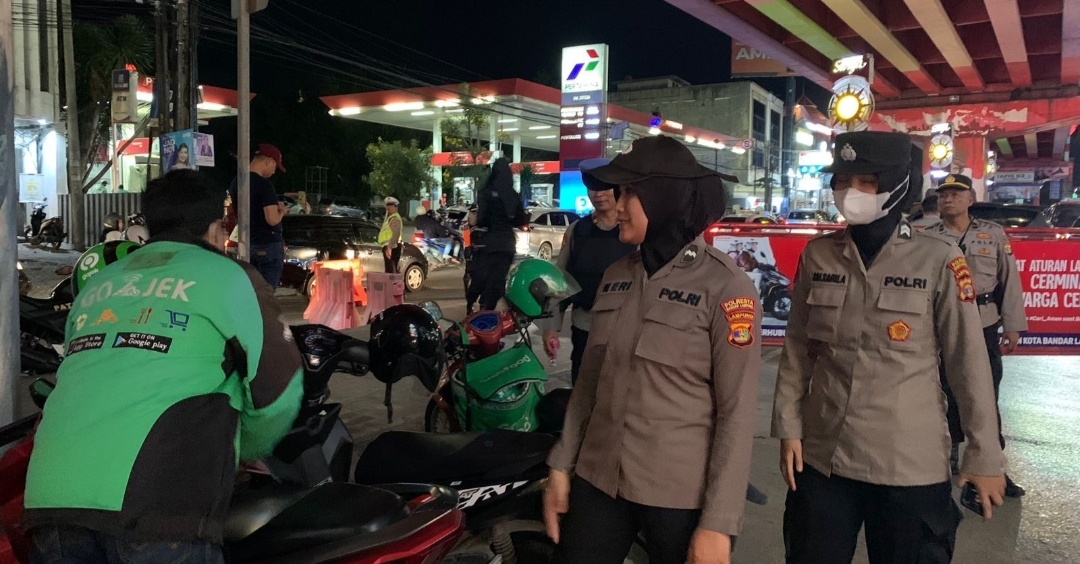 Giat Patroli Malam, Polwan Polresta Disiagakan di Beberapa Pusat Keramaian di Bandar Lampung