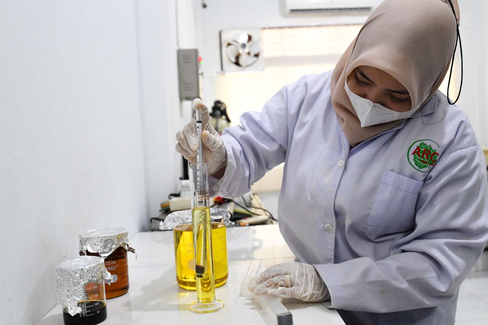 Koperasi Inovac Ekspor Komoditas Unggulan Minyak Nilam Aceh ke Prancis
