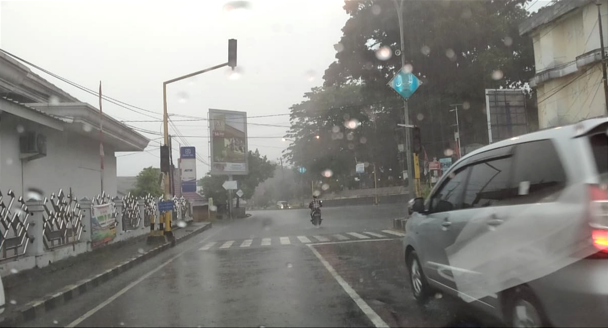 Lapor! Traffic Light Jalan Juanda Kotaagung Padam Lagi, Lalu Lintas Semrawut