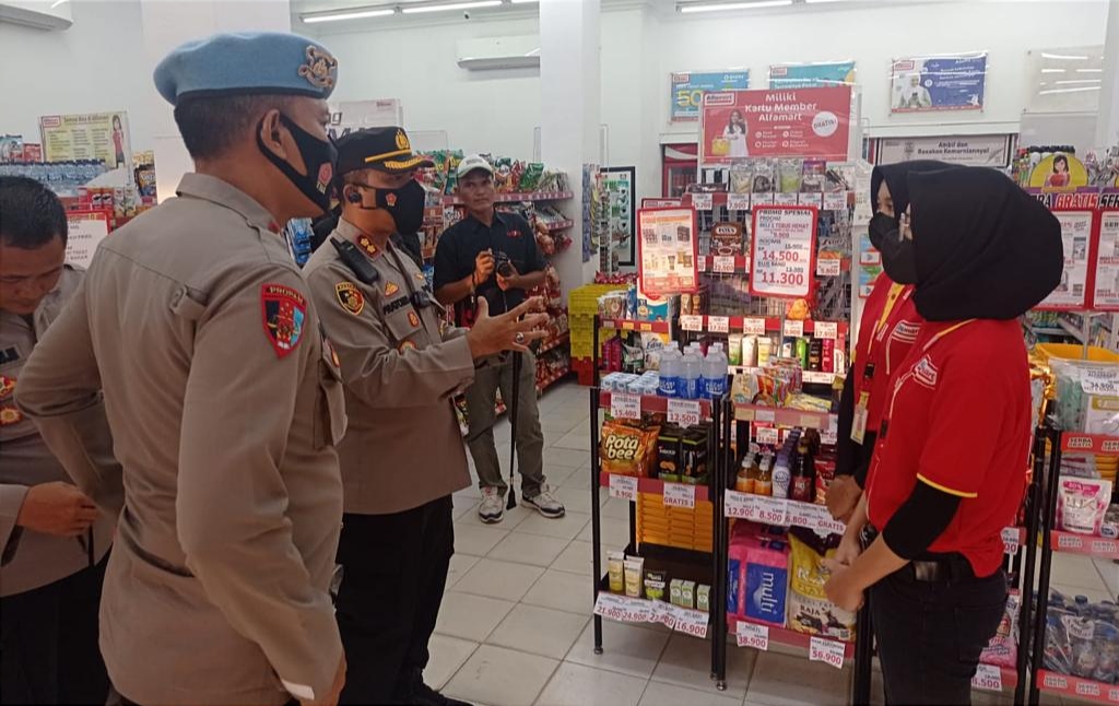 Todong Karyawan Minimarket Dengan Gunting, Dua Perampok di Pesawaran Gasak Uang Puluhan Juta 